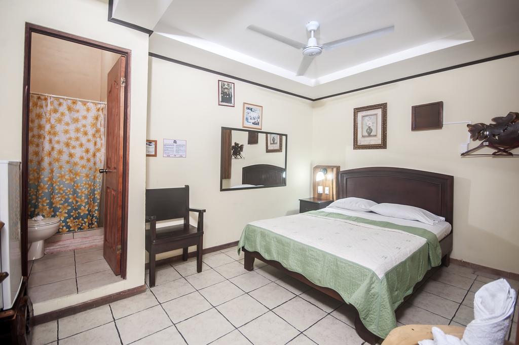 Cadillac Rock Hotel 2*