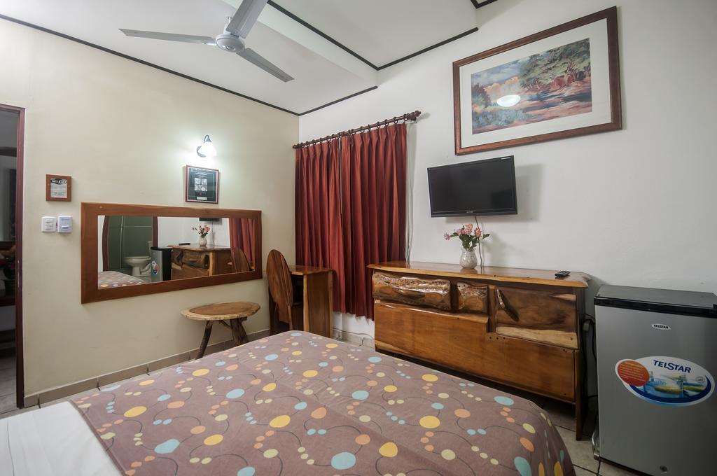Hotel Cadillac Rock