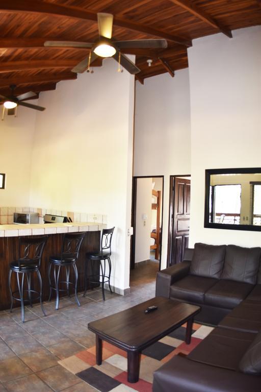 Casa Aura: Beachfront Premium Hostel Tamarindo