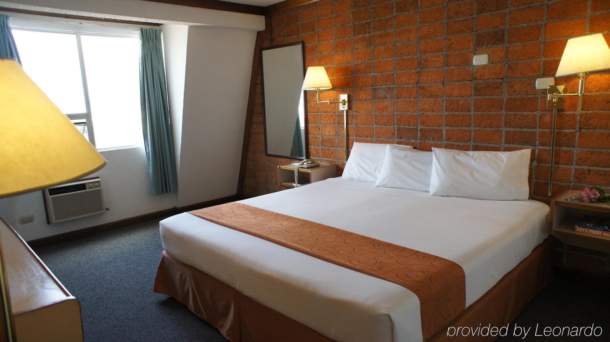Garden Court Express Downtown 3*