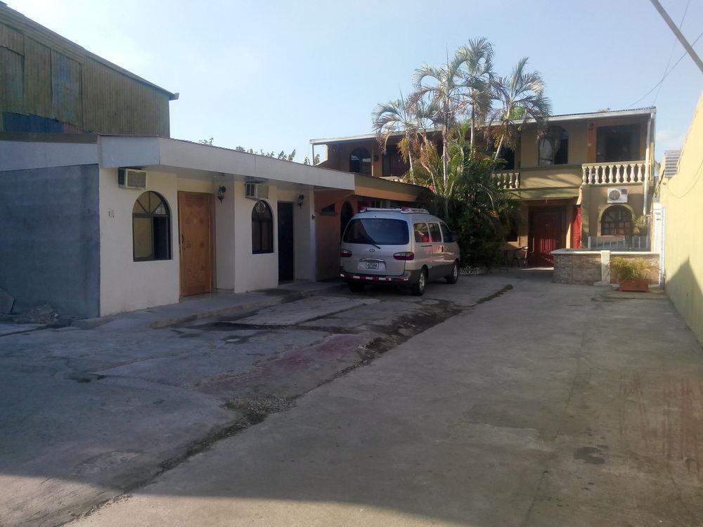 Cabinas Madeleine 2* Puntarenas