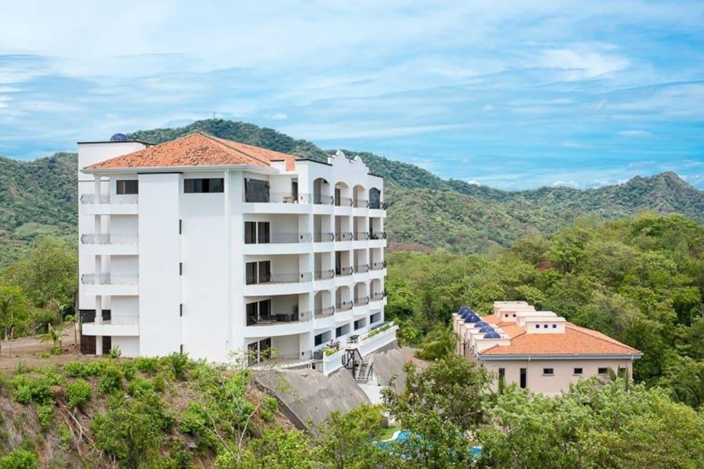 Flamingo Towers 24 *
