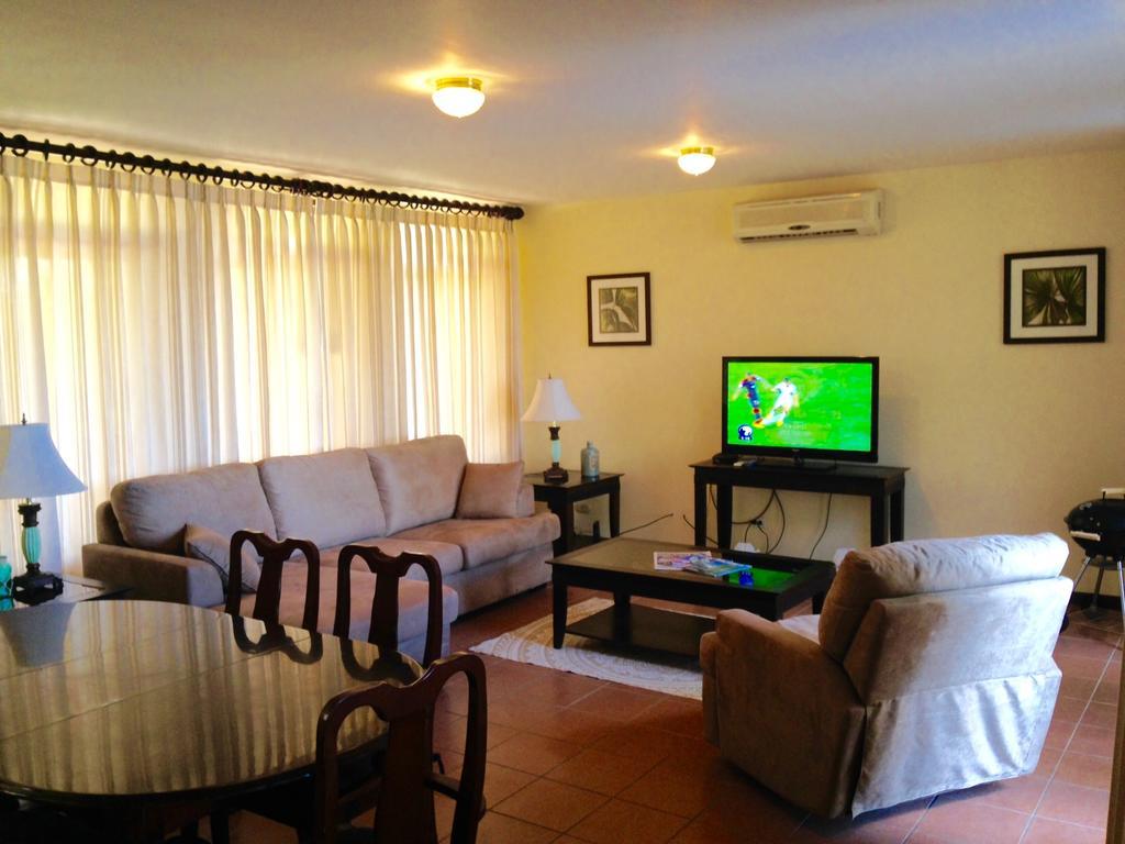 Casa Jaguar, Villa