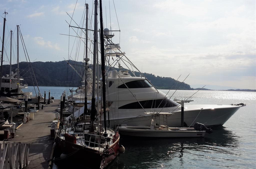 Fish Hook Marina Hotel 2*