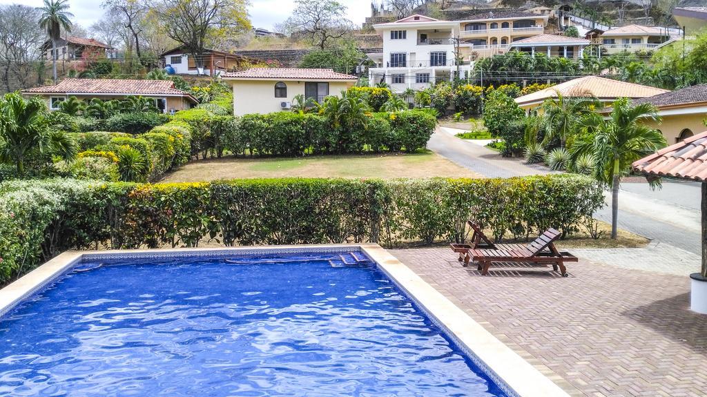In Hermosa's Gardens * Playa Hermosa (Guanacaste)