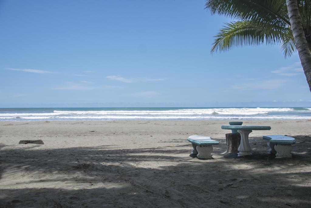 Pelican Beachfront 3*
