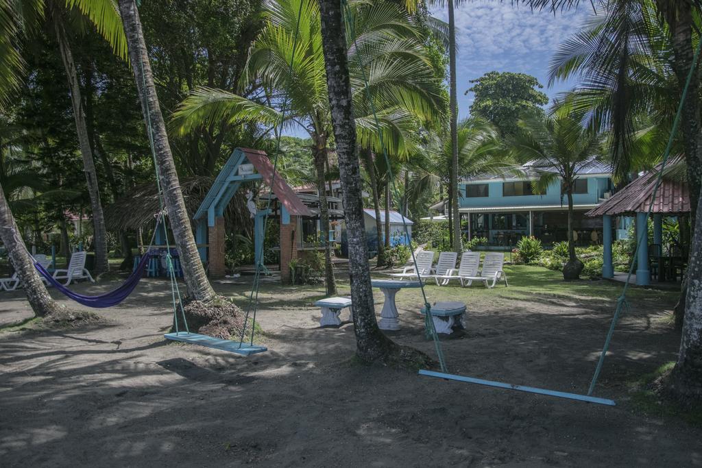 Pelican Beachfront Hotel
