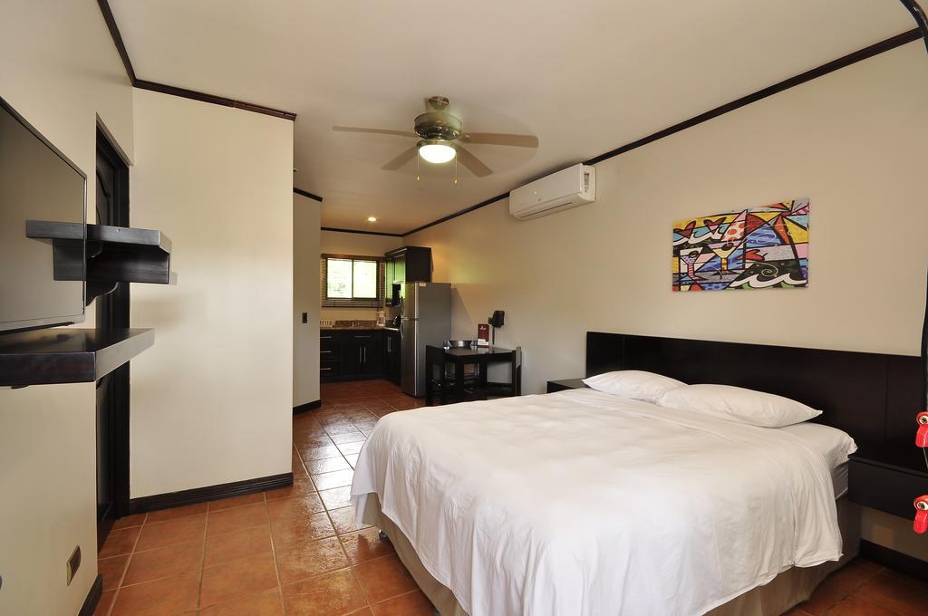 Colono Beach 3*