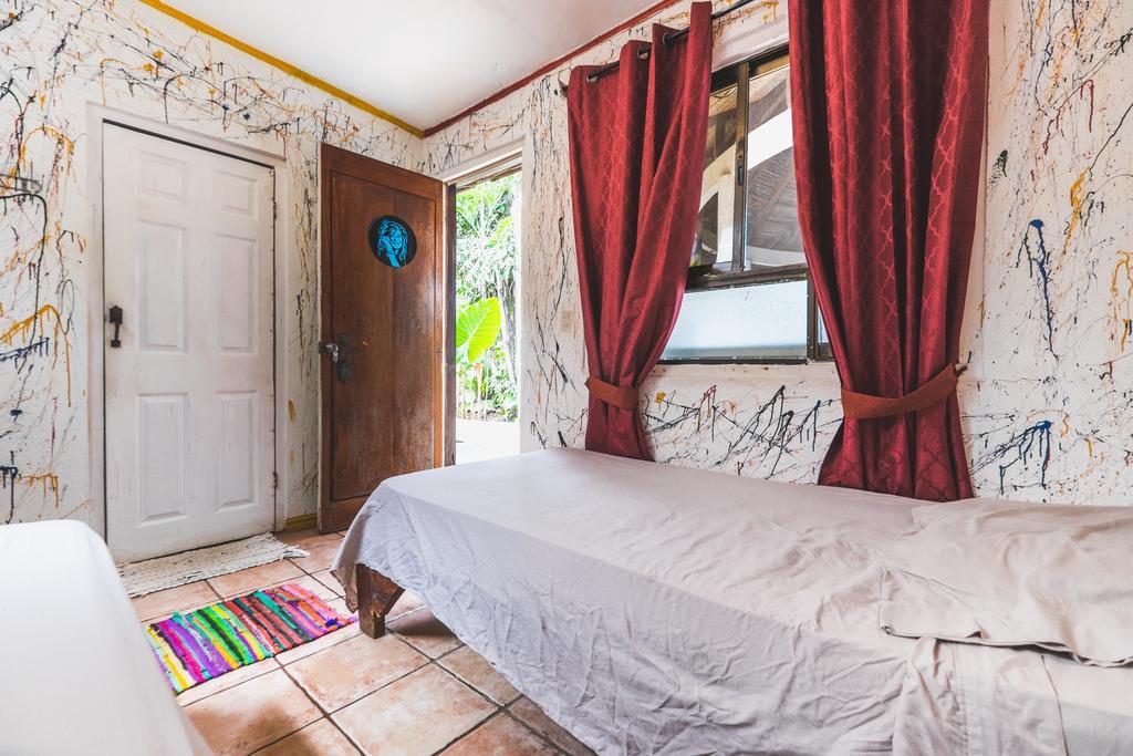Pura Vida Hostel *