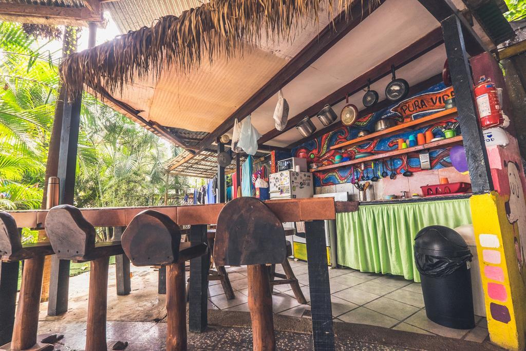Pura Vida Hostel *