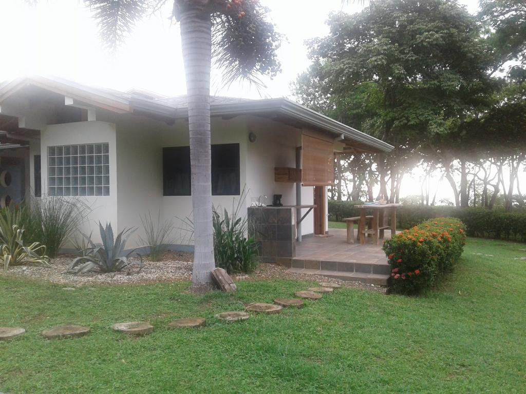 Oceanfront Gem At La Joya De Lagarto Guest house Marbella