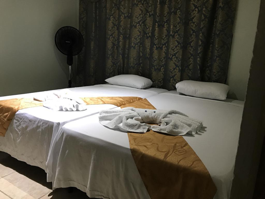 Manuel Antonio Hostel Resort *