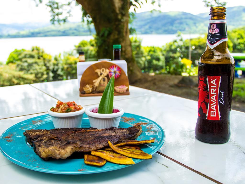 Hotel Arenal Volcano Lake