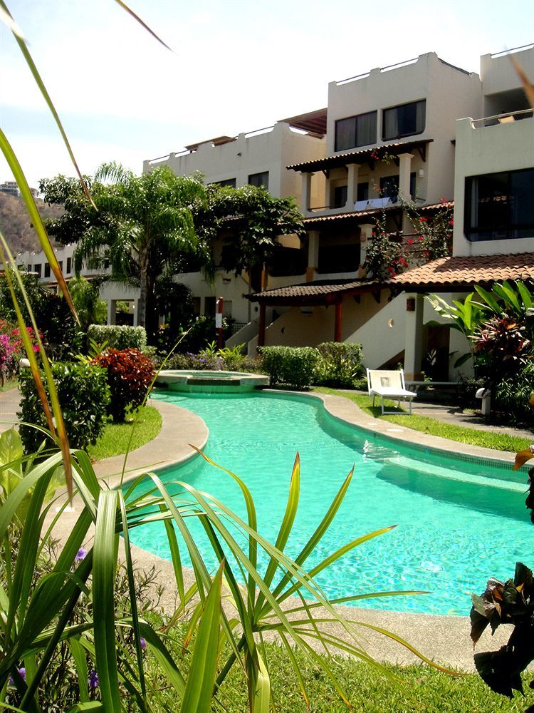 Tropical Gardens Coco Sunset Hill