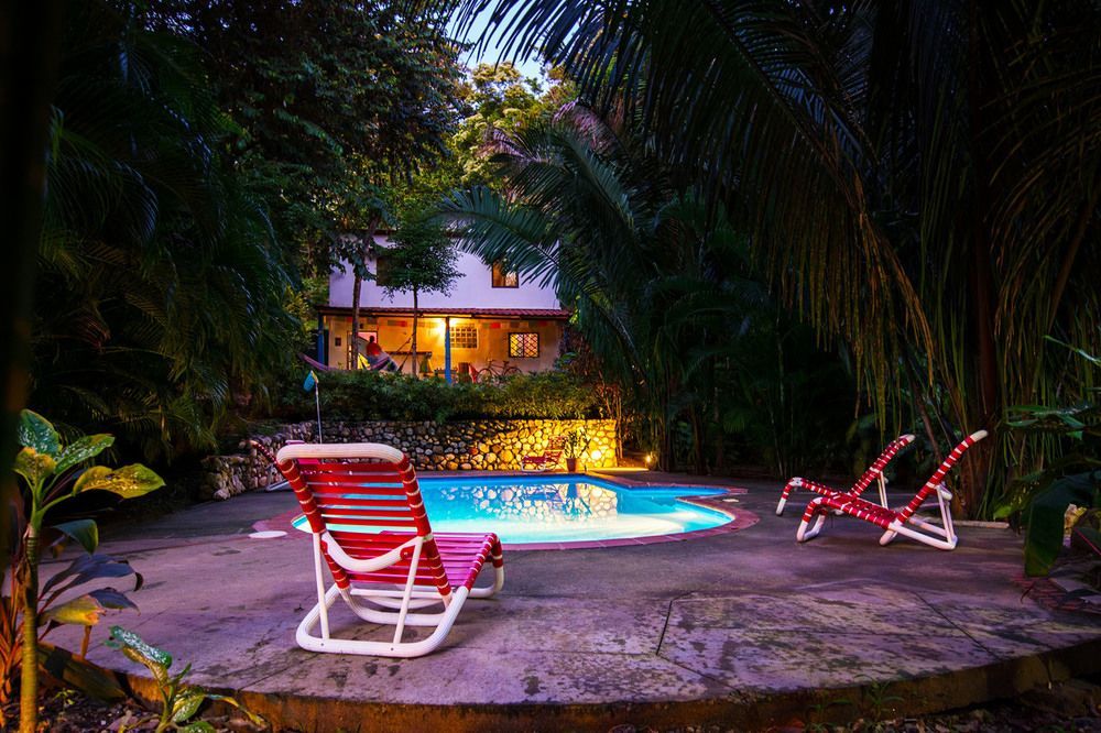 Hotel Believe Surf & Yoga Santa Teresa 2*