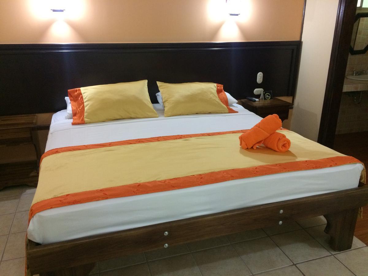 Mussaenda, Arenal Hotel La Fortuna