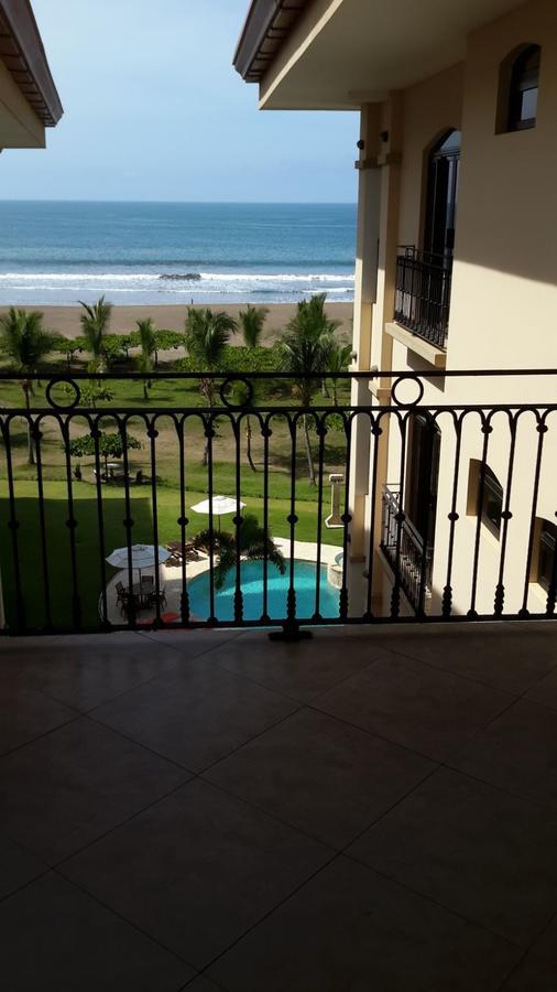 Tres Regalos Condominium Beach Club * Jaco