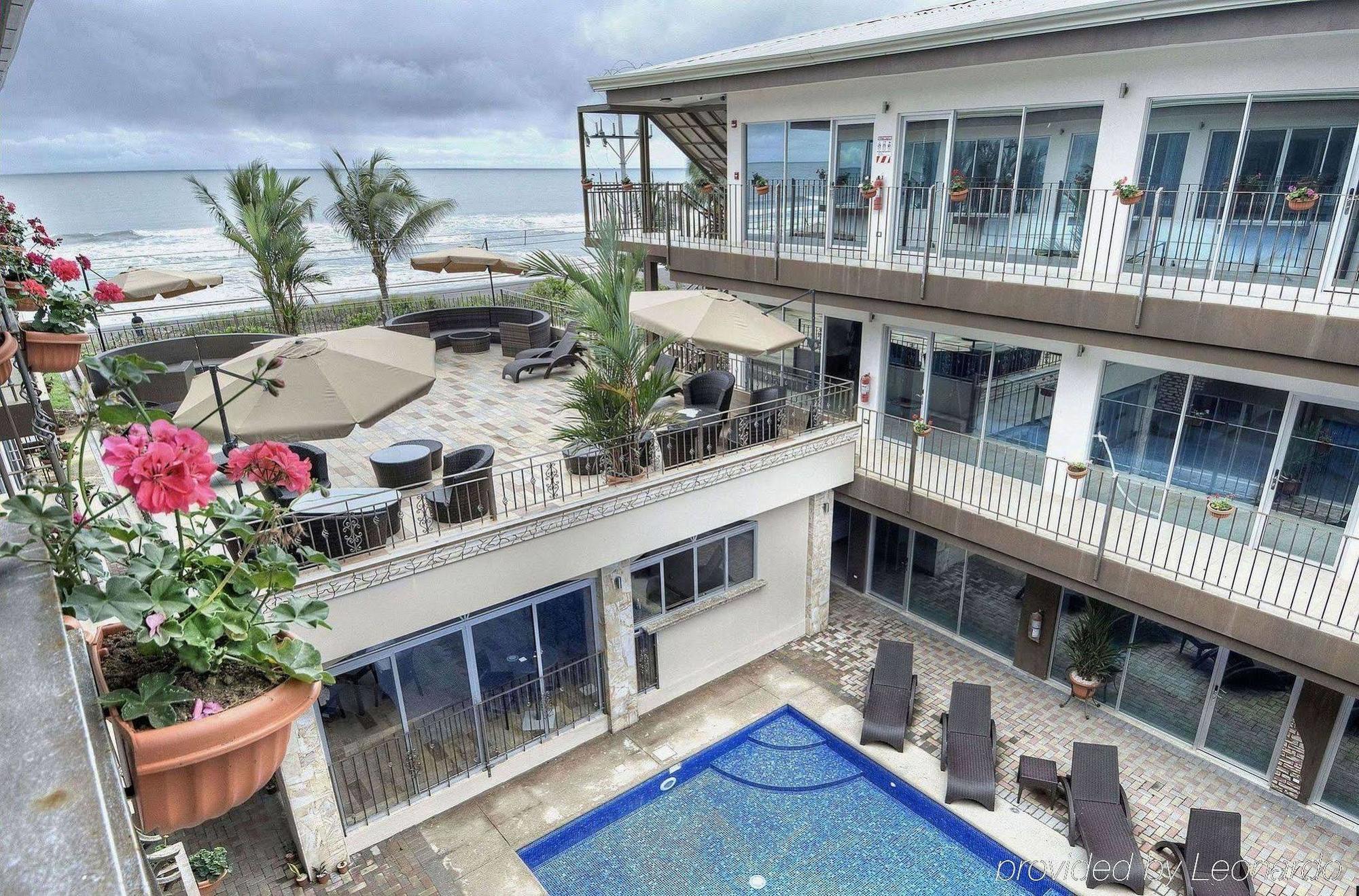 Beachfront Tramonto Hotel Jaco