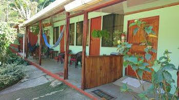 Cabinas Casa Miriam 2*