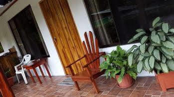 Hotel Cabinas Casa Miriam 2*