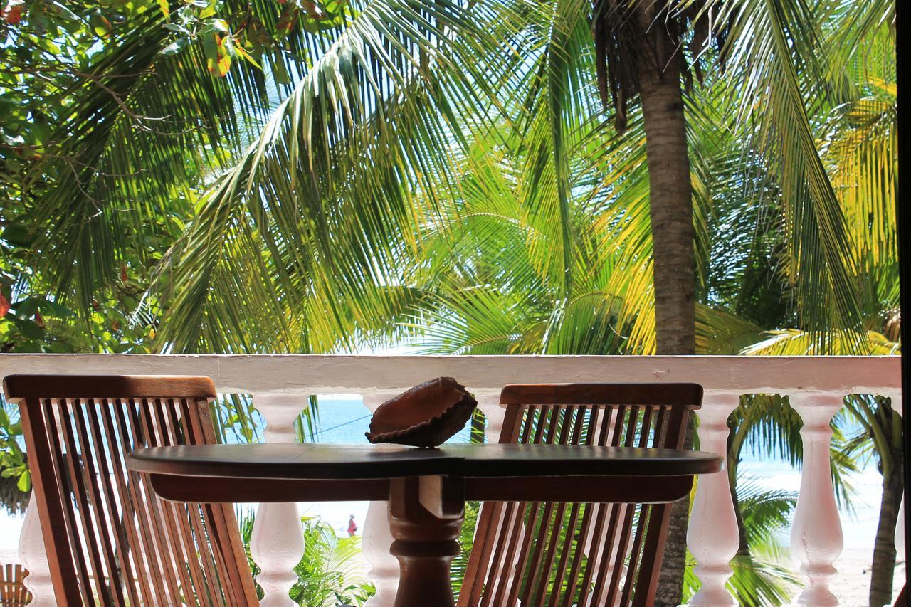 Bahia Beachfront Hotel 2*