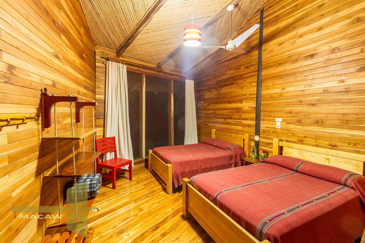 Macaw Lodge *