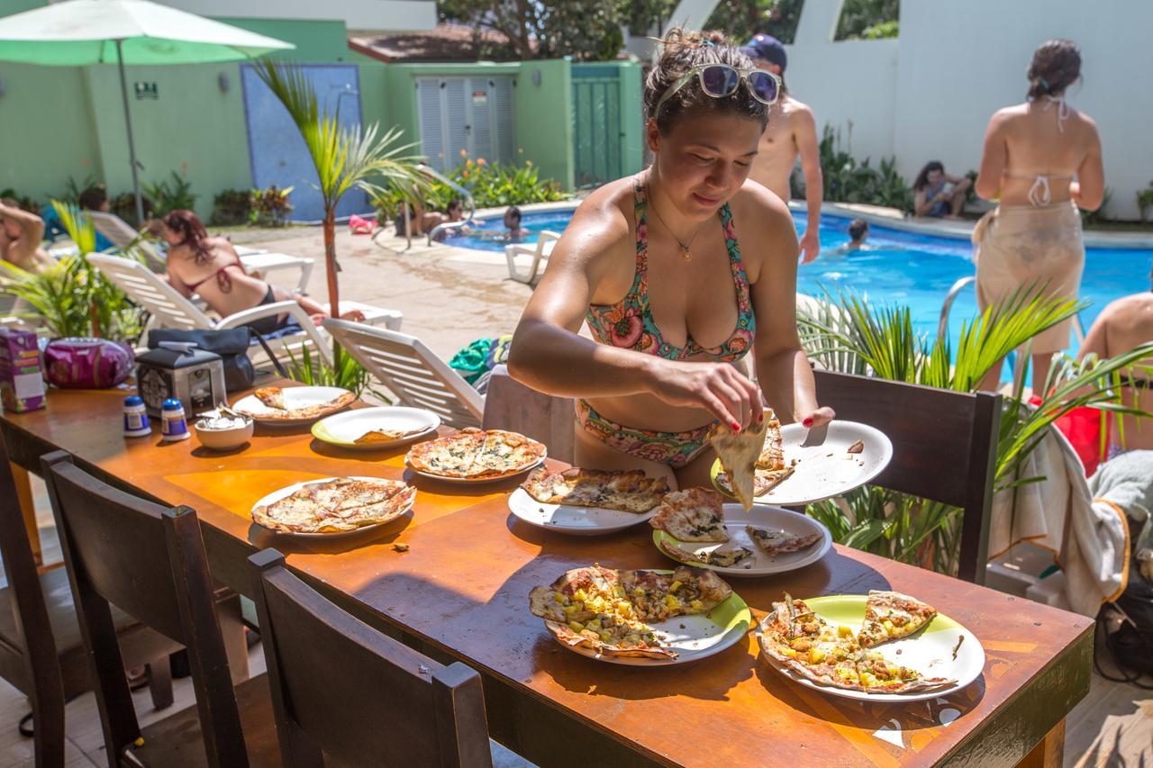 Room2board And Surf School Hostel Jaco