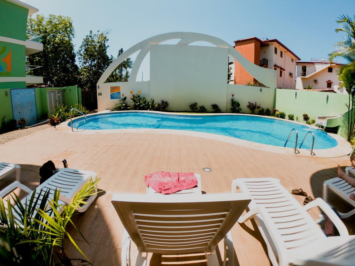 Room2board And Surf School Hostel