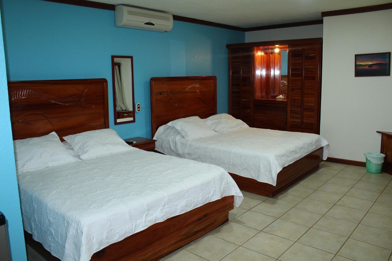 Hotel Fish Hook Marina Golfito