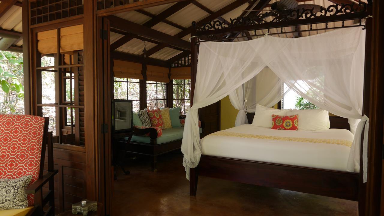 Latitude 10 Exclusive Beach 4*