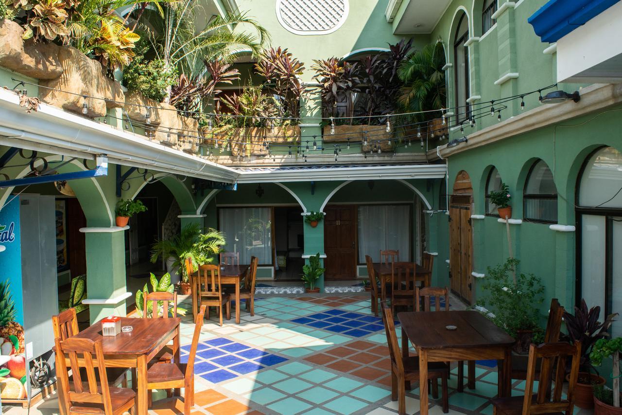 Tamarindo Hostel Resort *