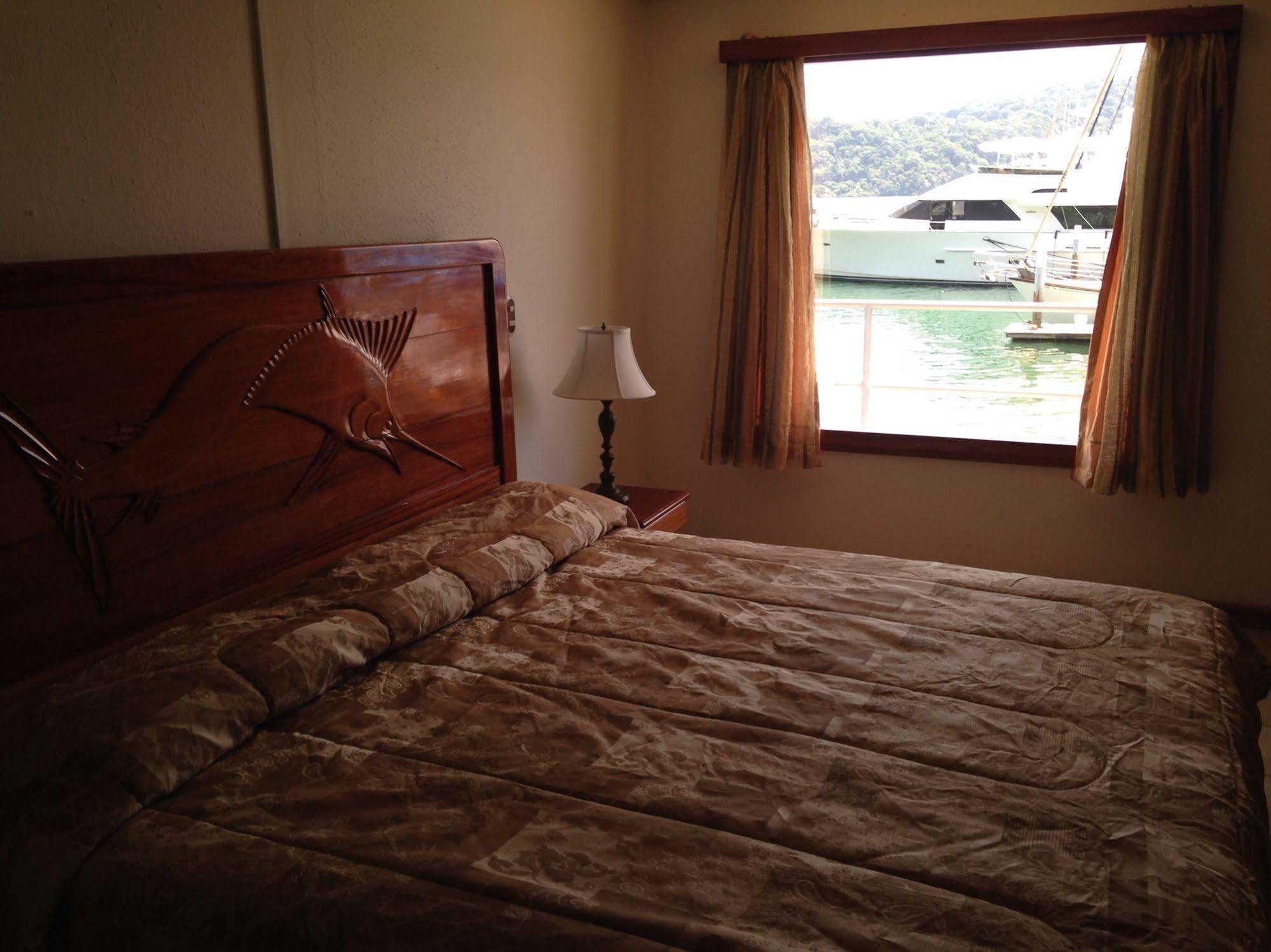 Fish Hook Marina Hotel Golfito