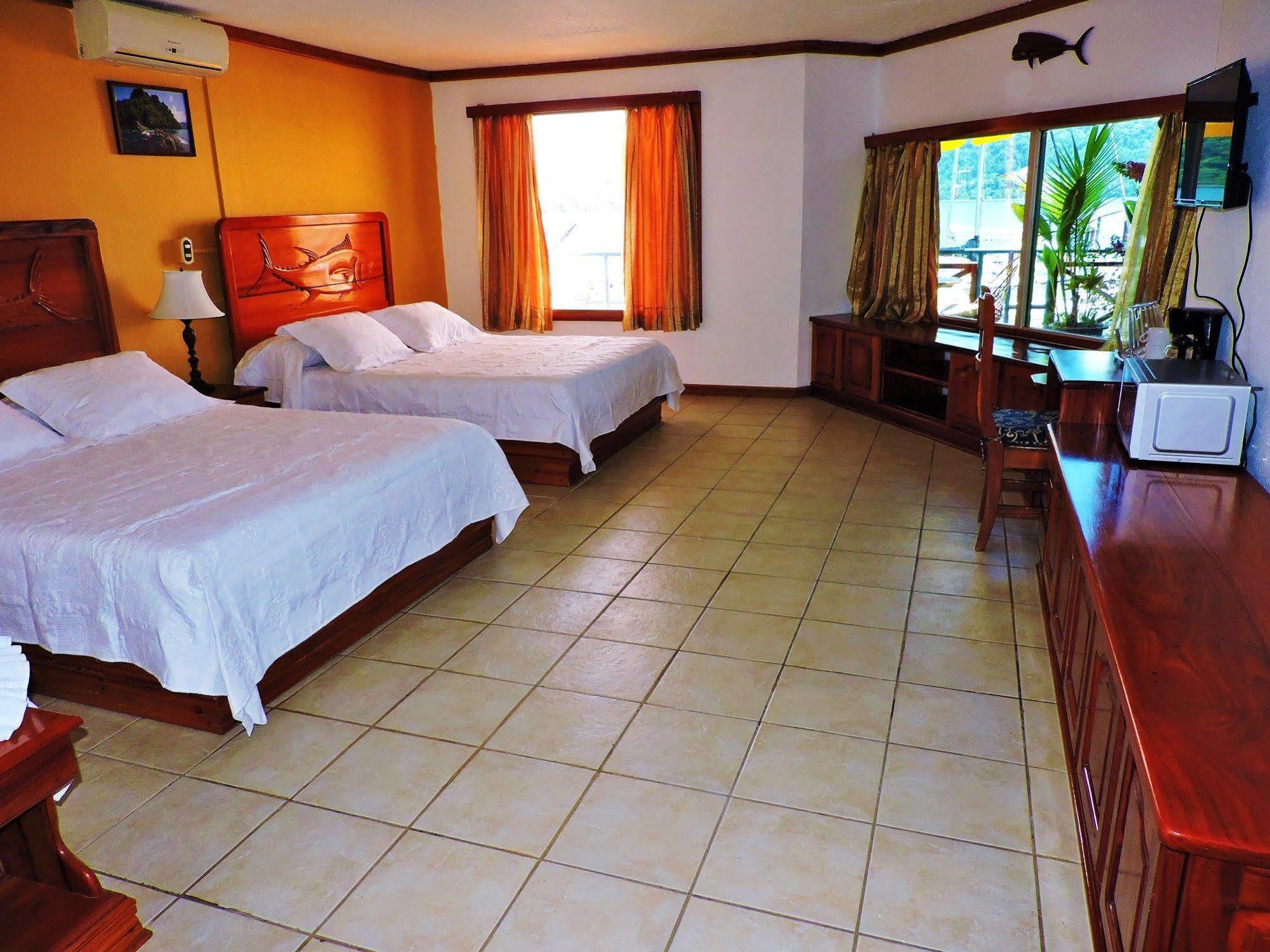 Fish Hook Marina Hotel 2*