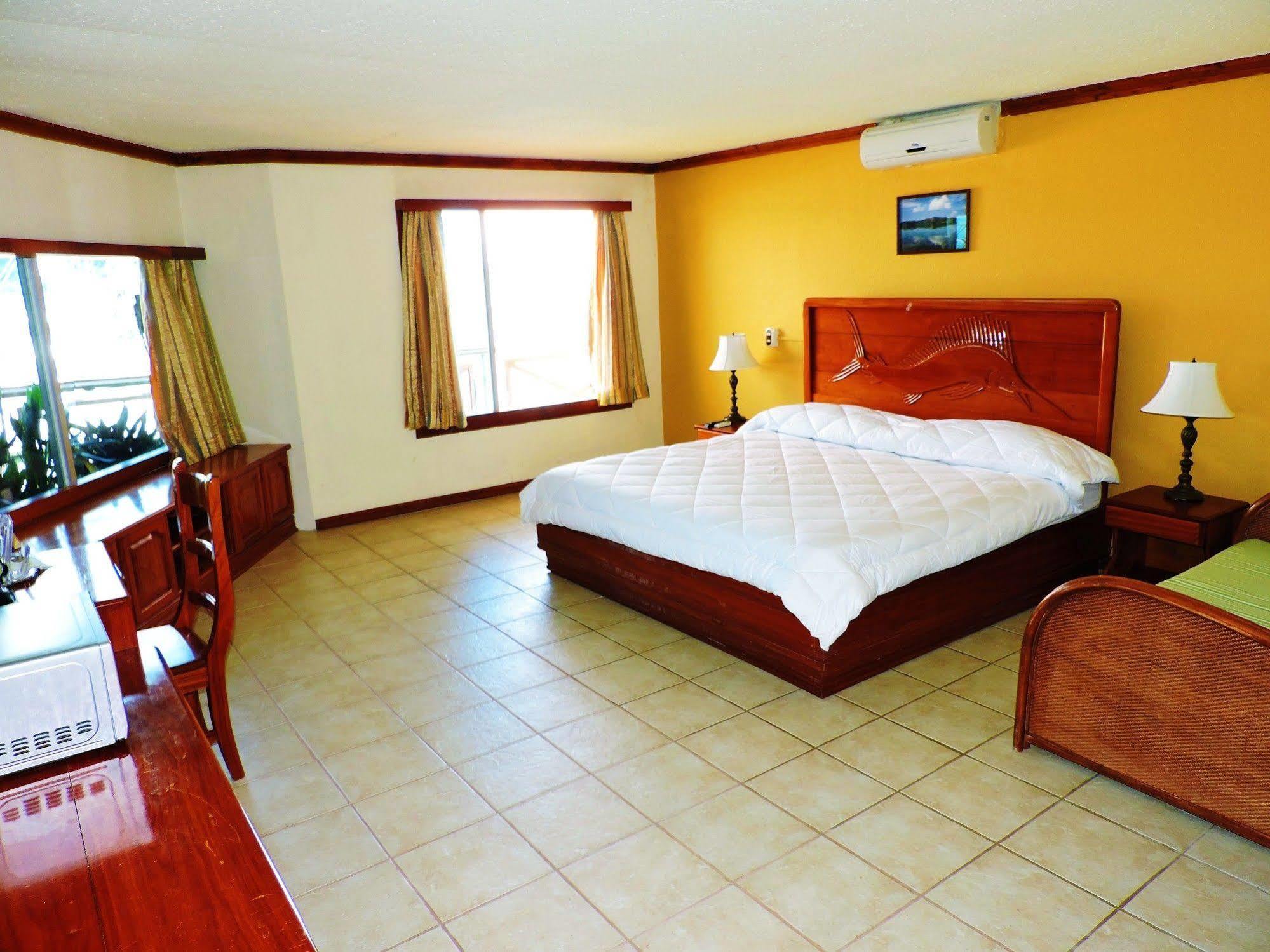 Hotel Fish Hook Marina 2*