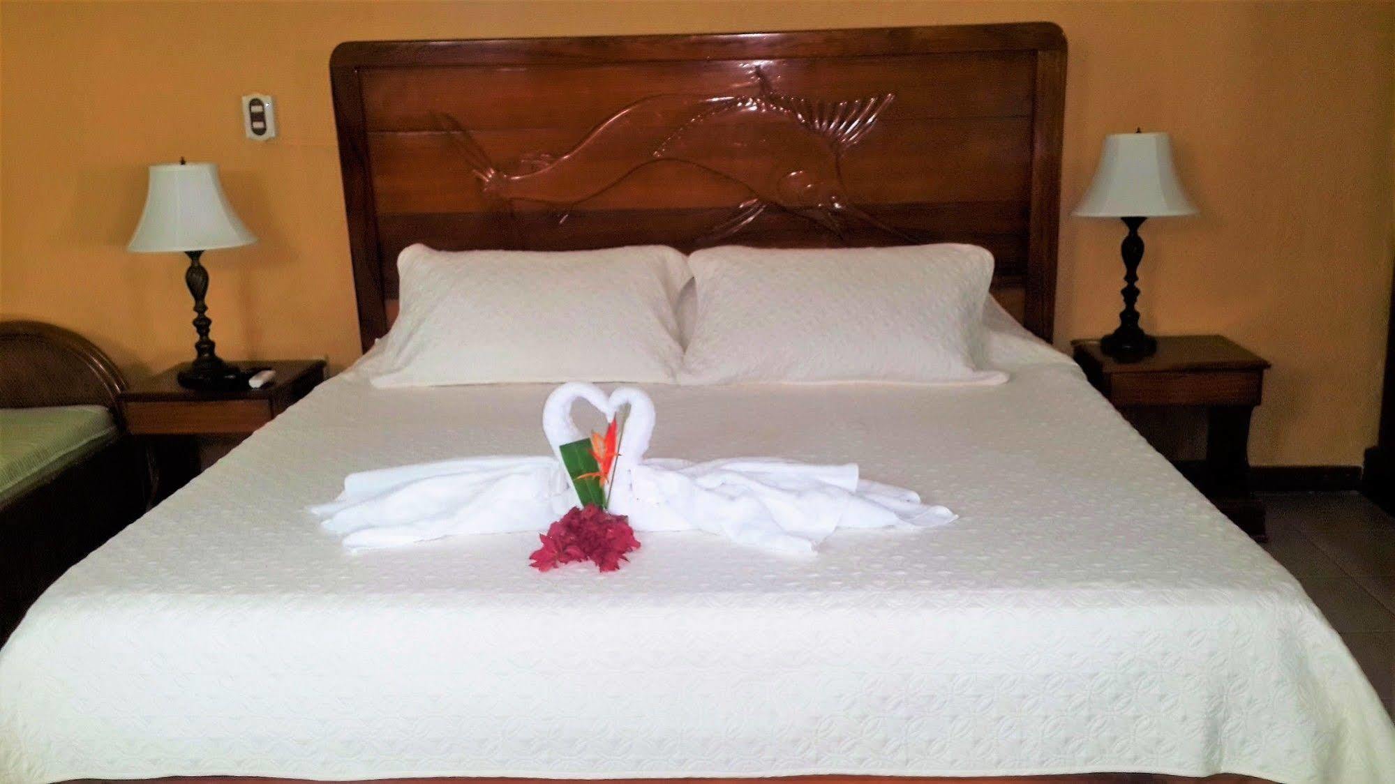 Hotel Fish Hook Marina Golfito