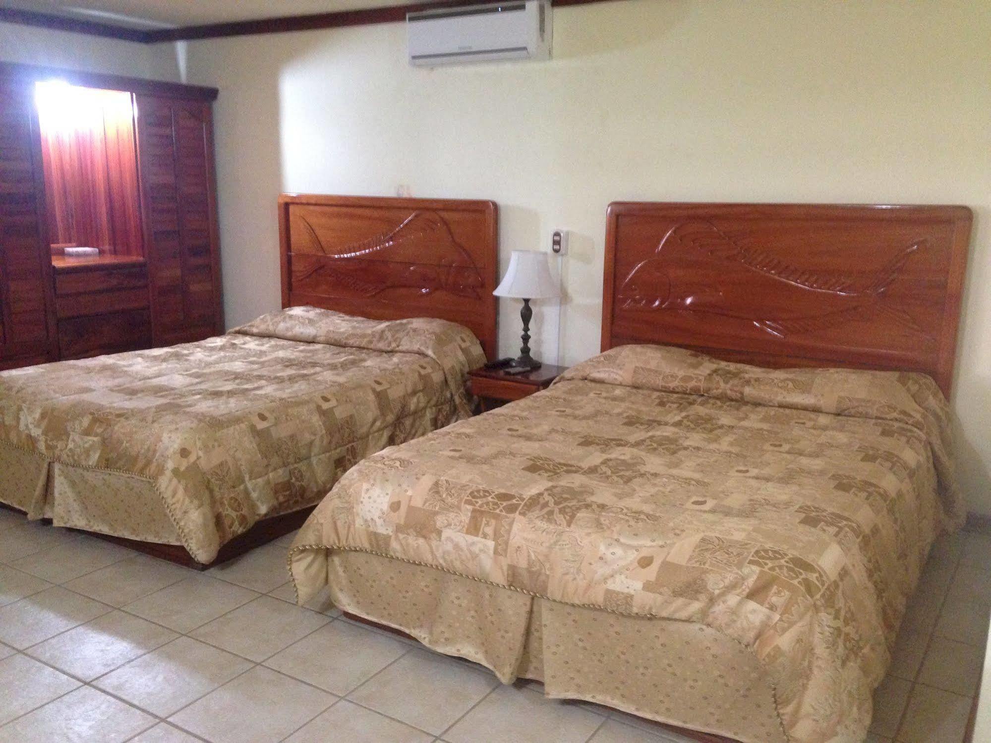 Hotel Fish Hook Marina Golfito