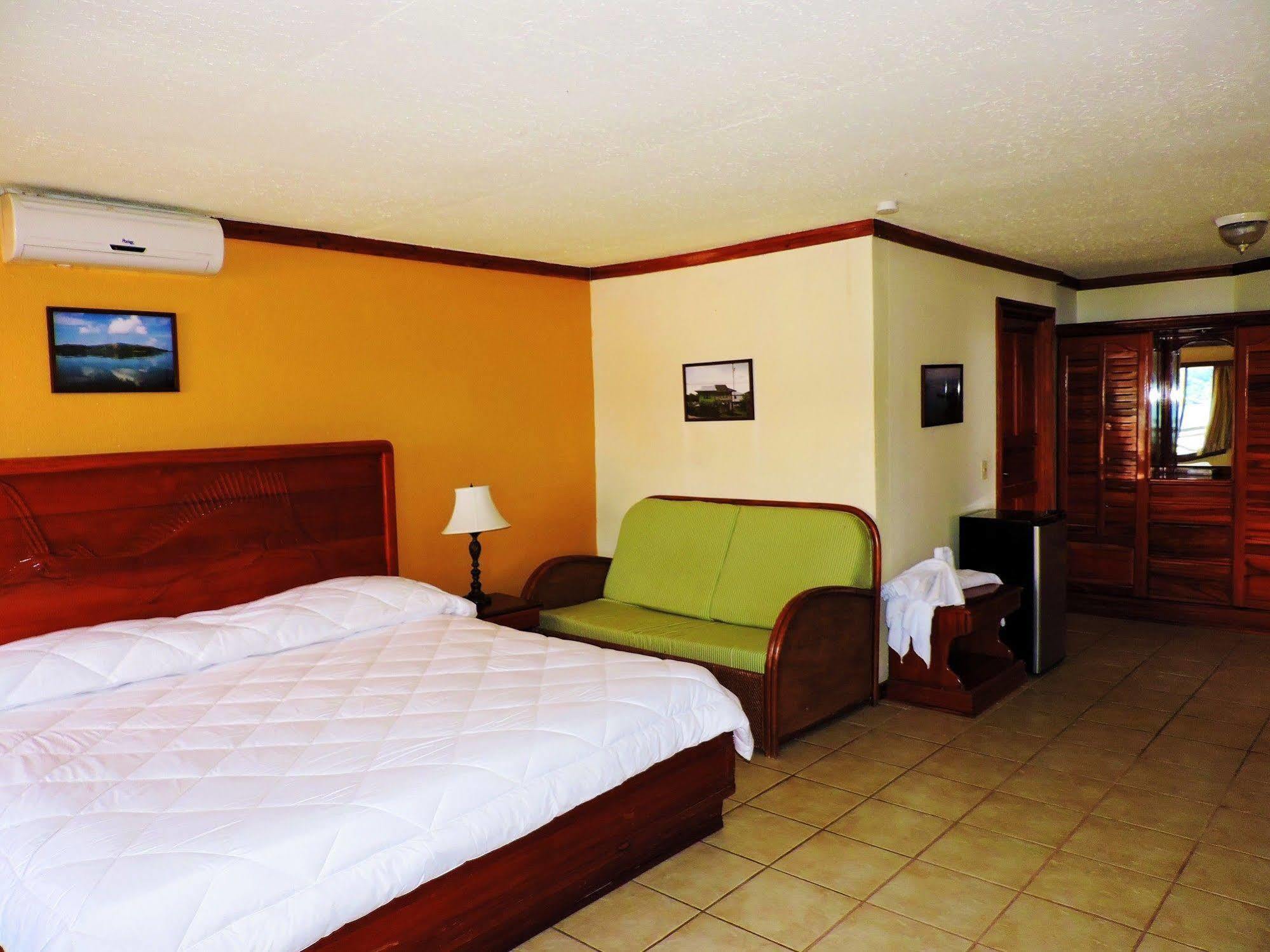 Hotel Fish Hook Marina Golfito