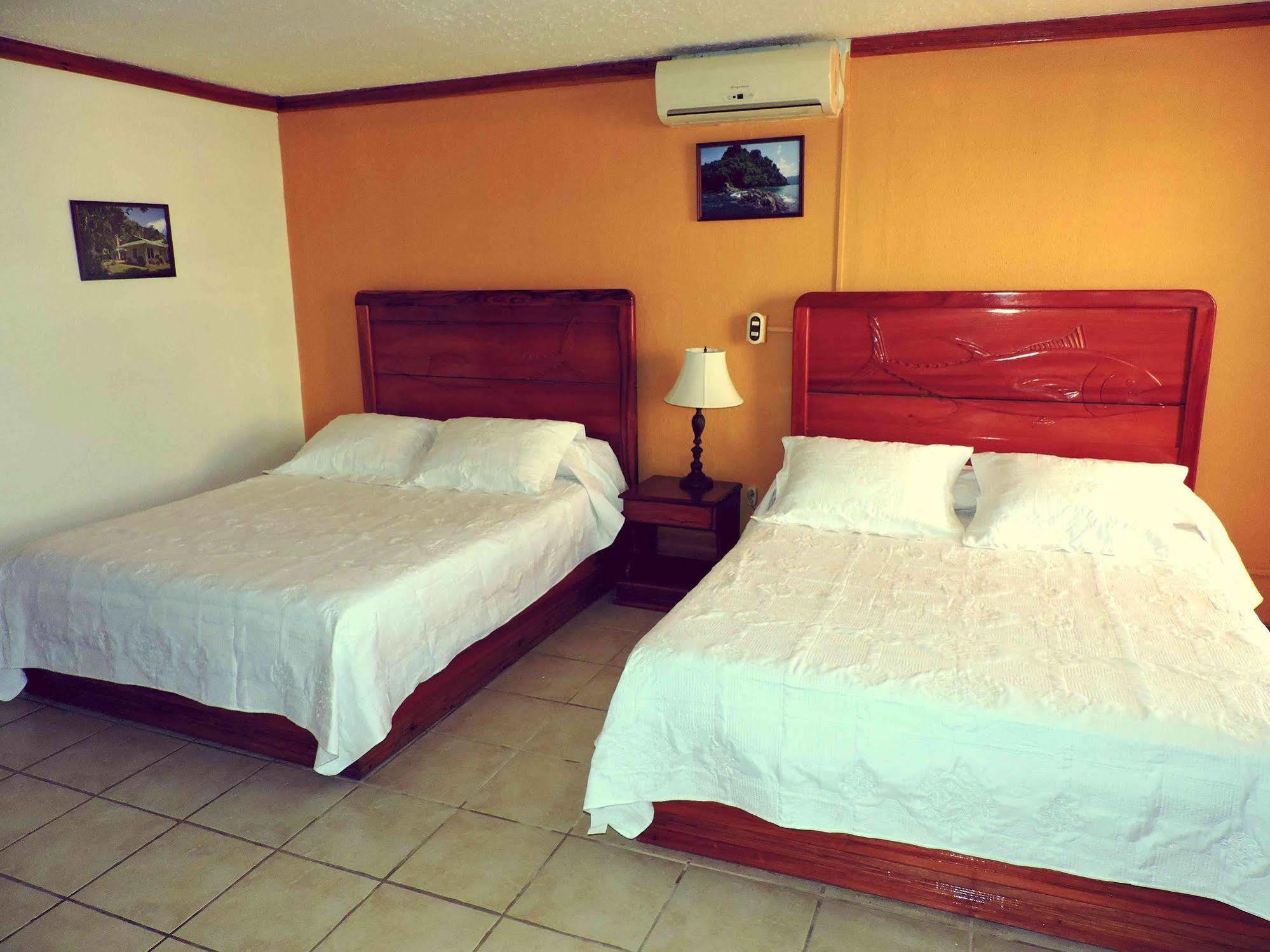Hotel Fish Hook Marina Golfito