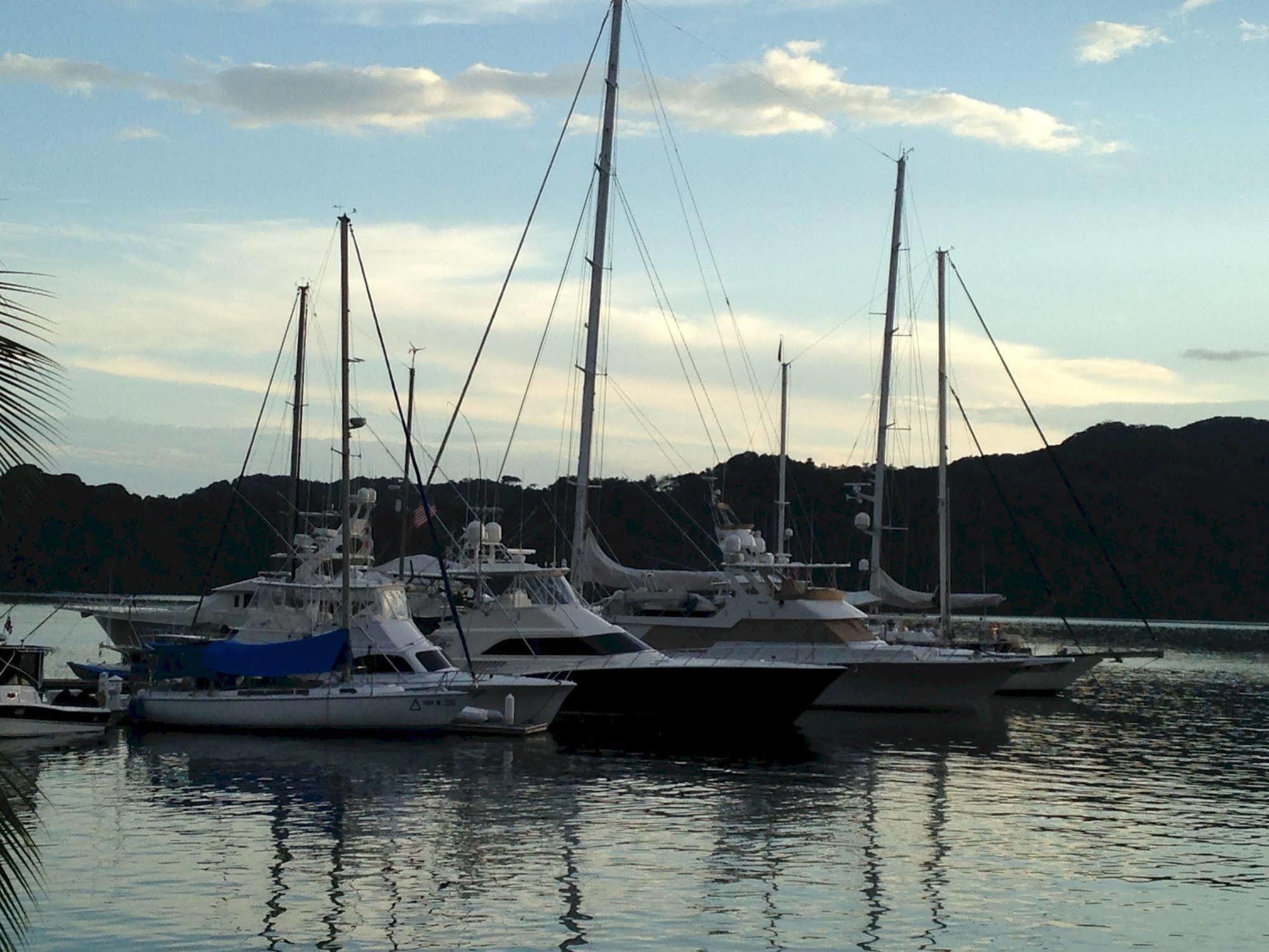 Hotel Fish Hook Marina