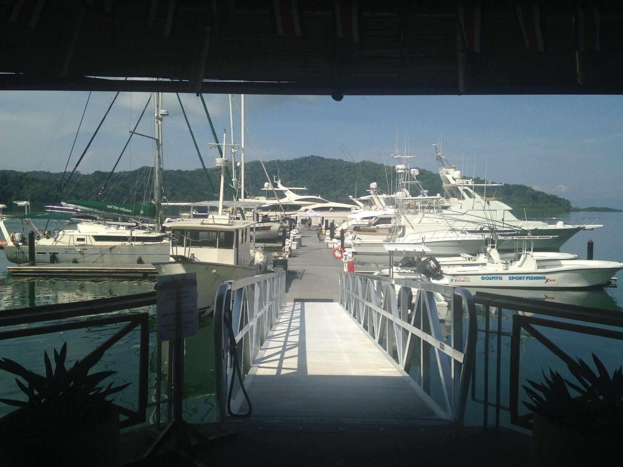 Fish Hook Marina 2*