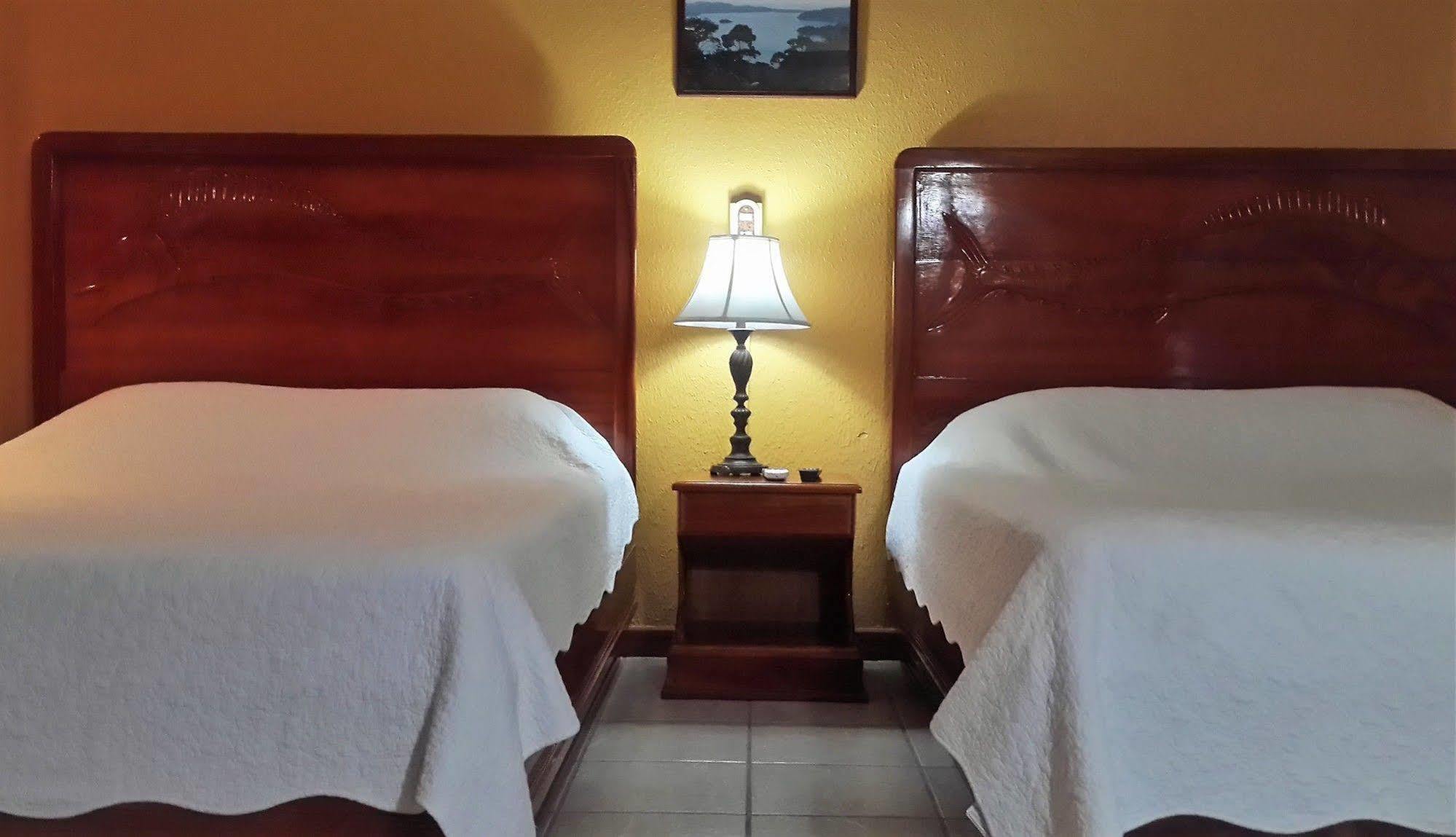 Hotel Fish Hook Marina Golfito