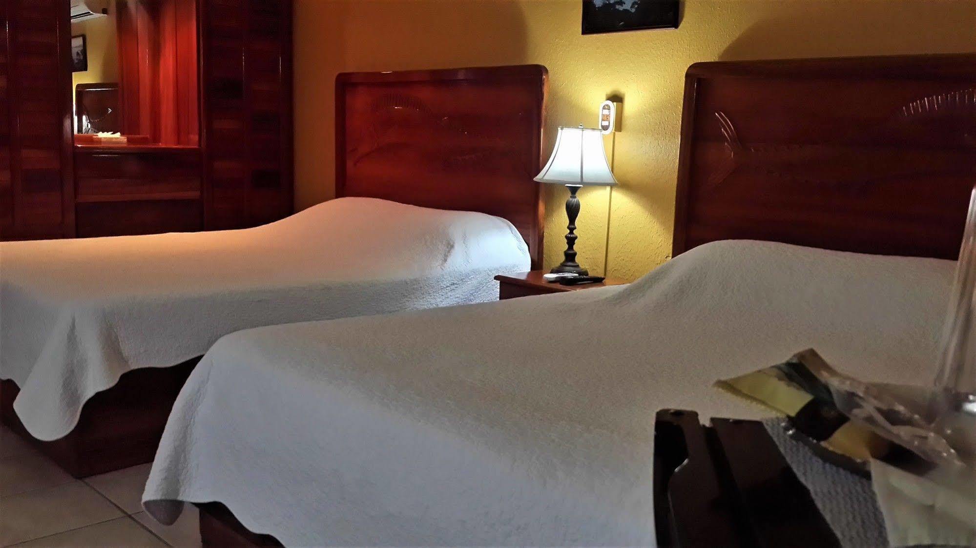 Hotel Fish Hook Marina Golfito