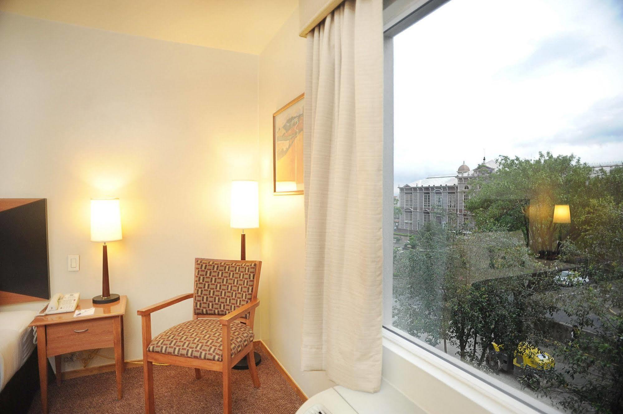Inn Sleep Paseo Damas 3*