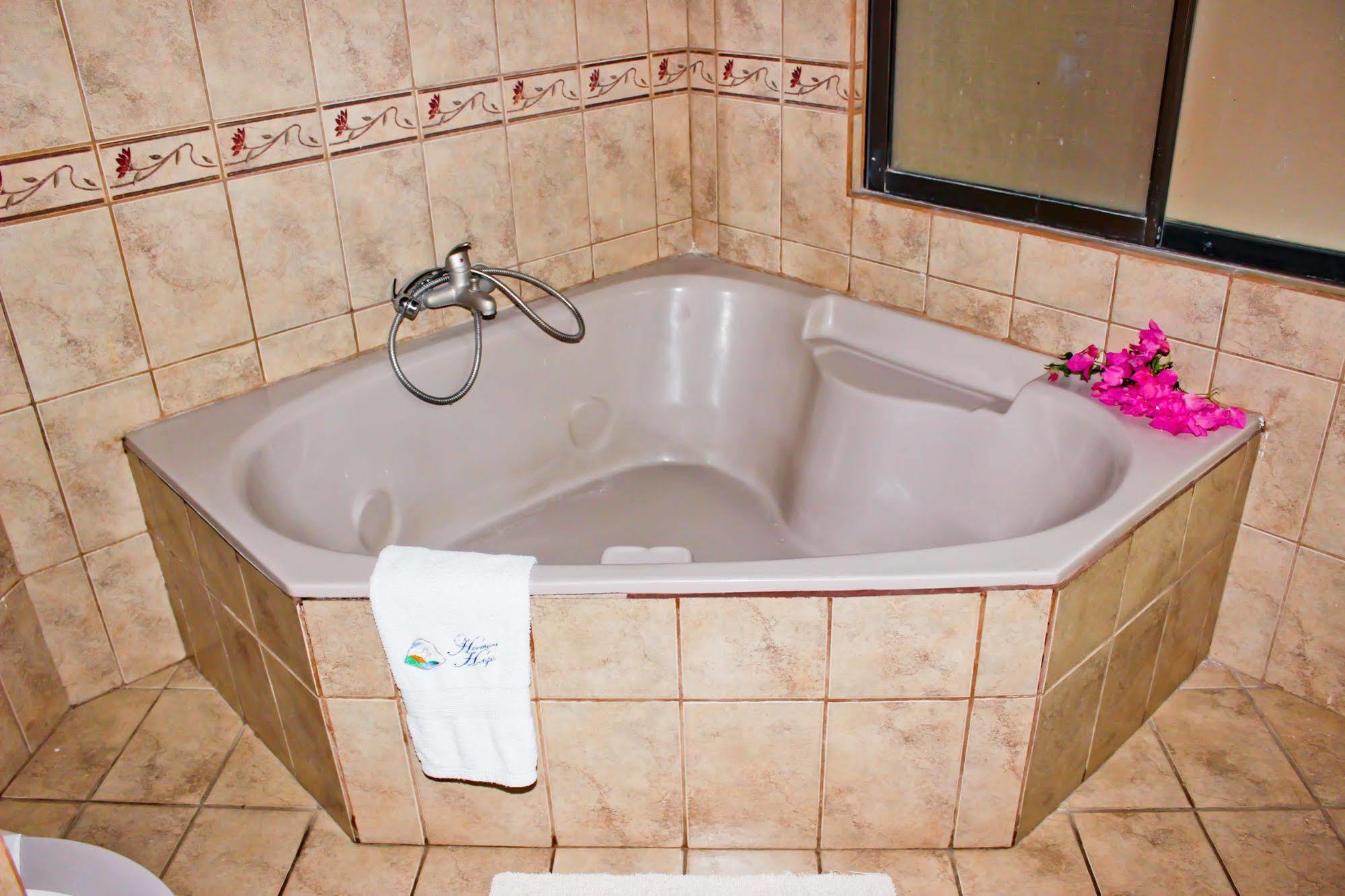 Villa Hermosa Heights *