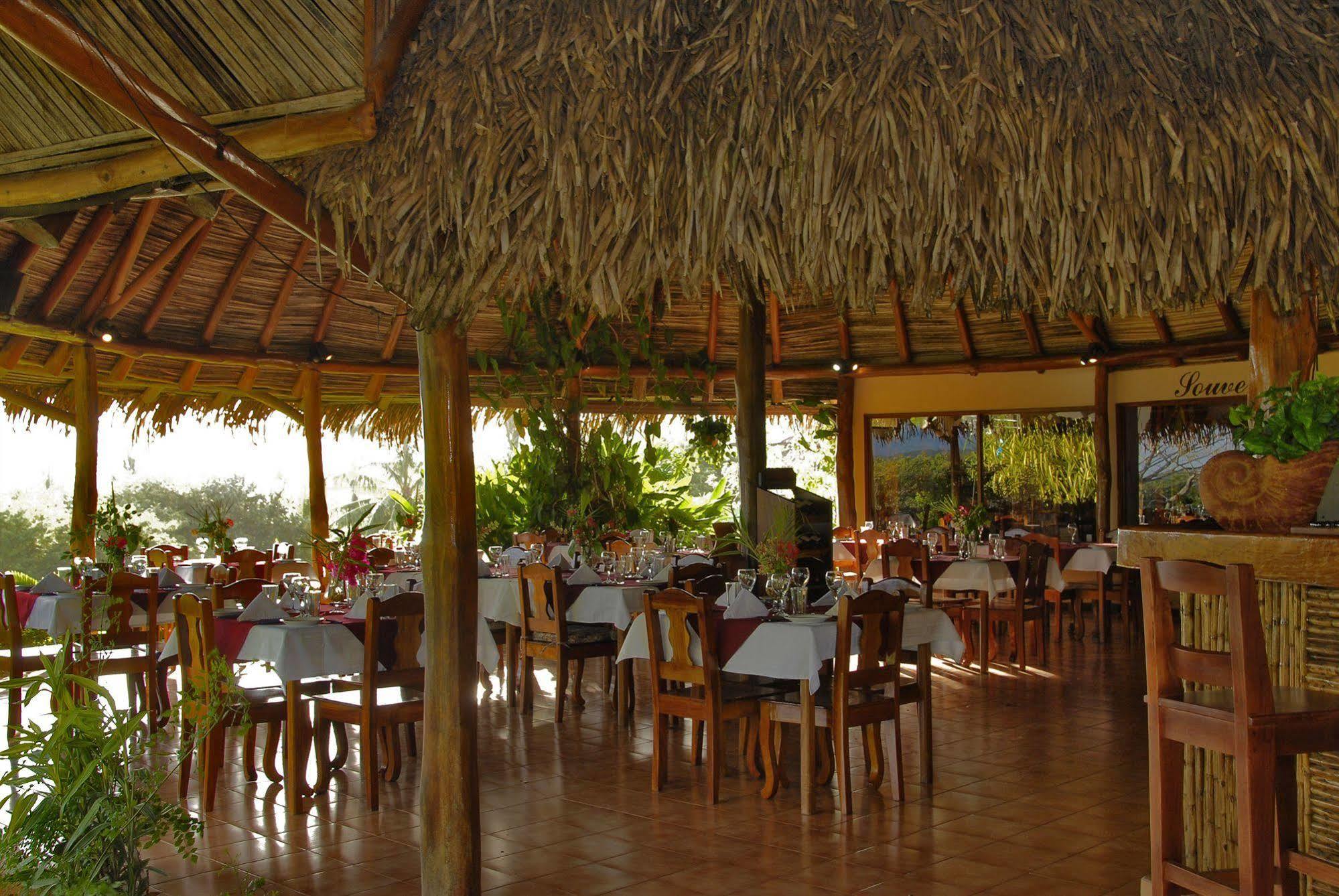 Guacamaya Lodge *