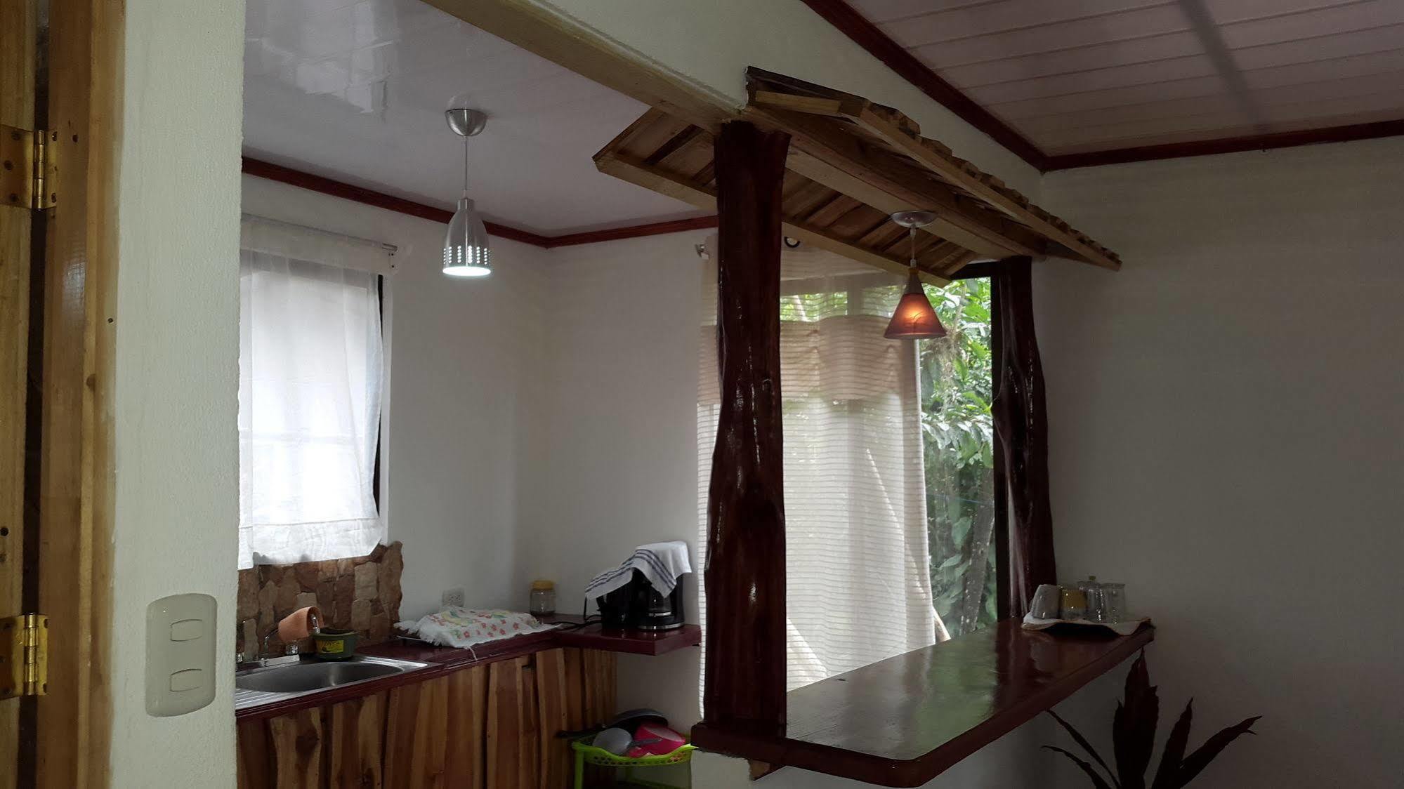 Hotel Cabinas Casa Miriam Drake Bay