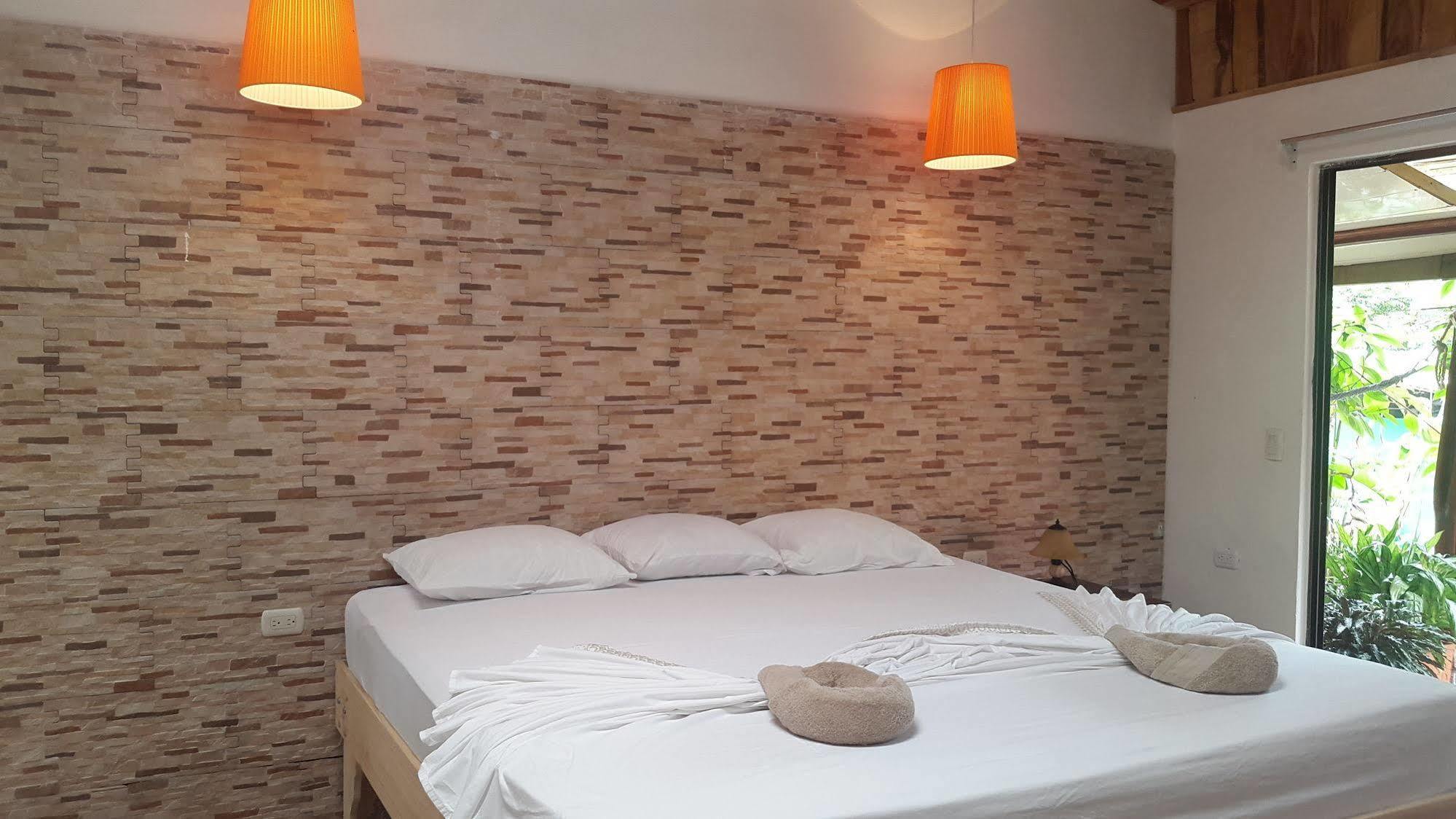 Cabinas Casa Miriam Hotel Drake Bay