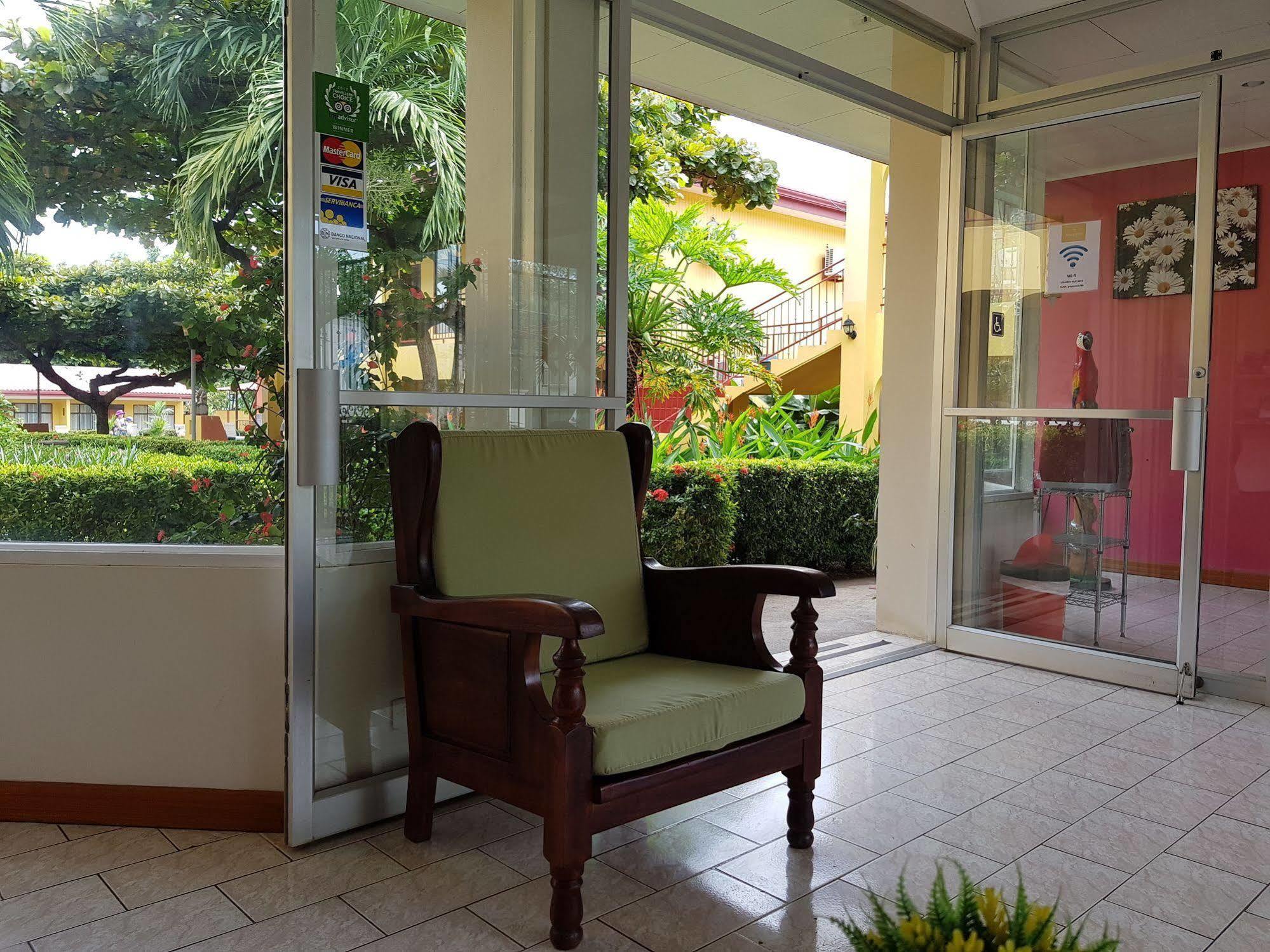 & Huetares Hotel
