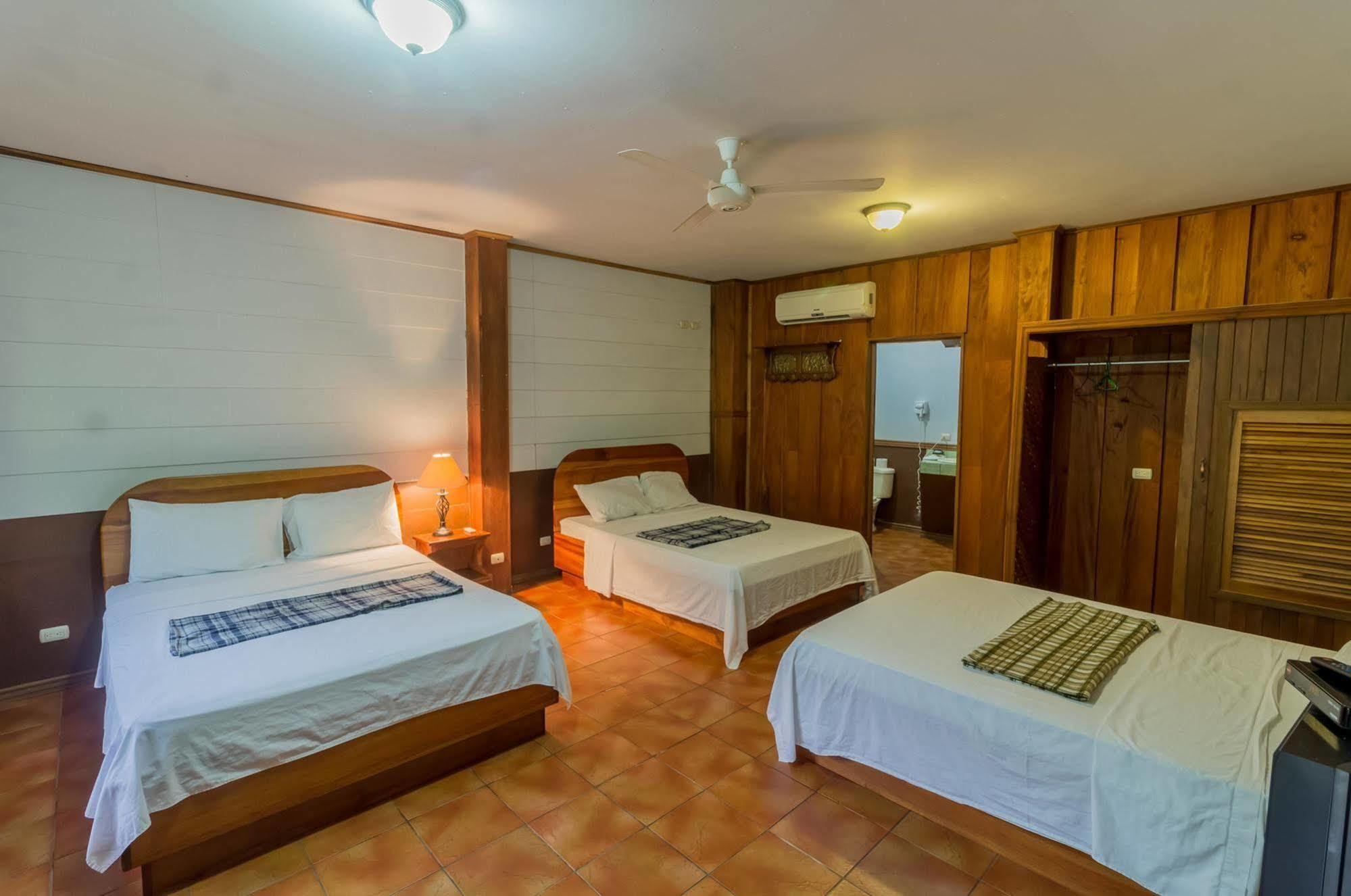 Arenal Lodge *