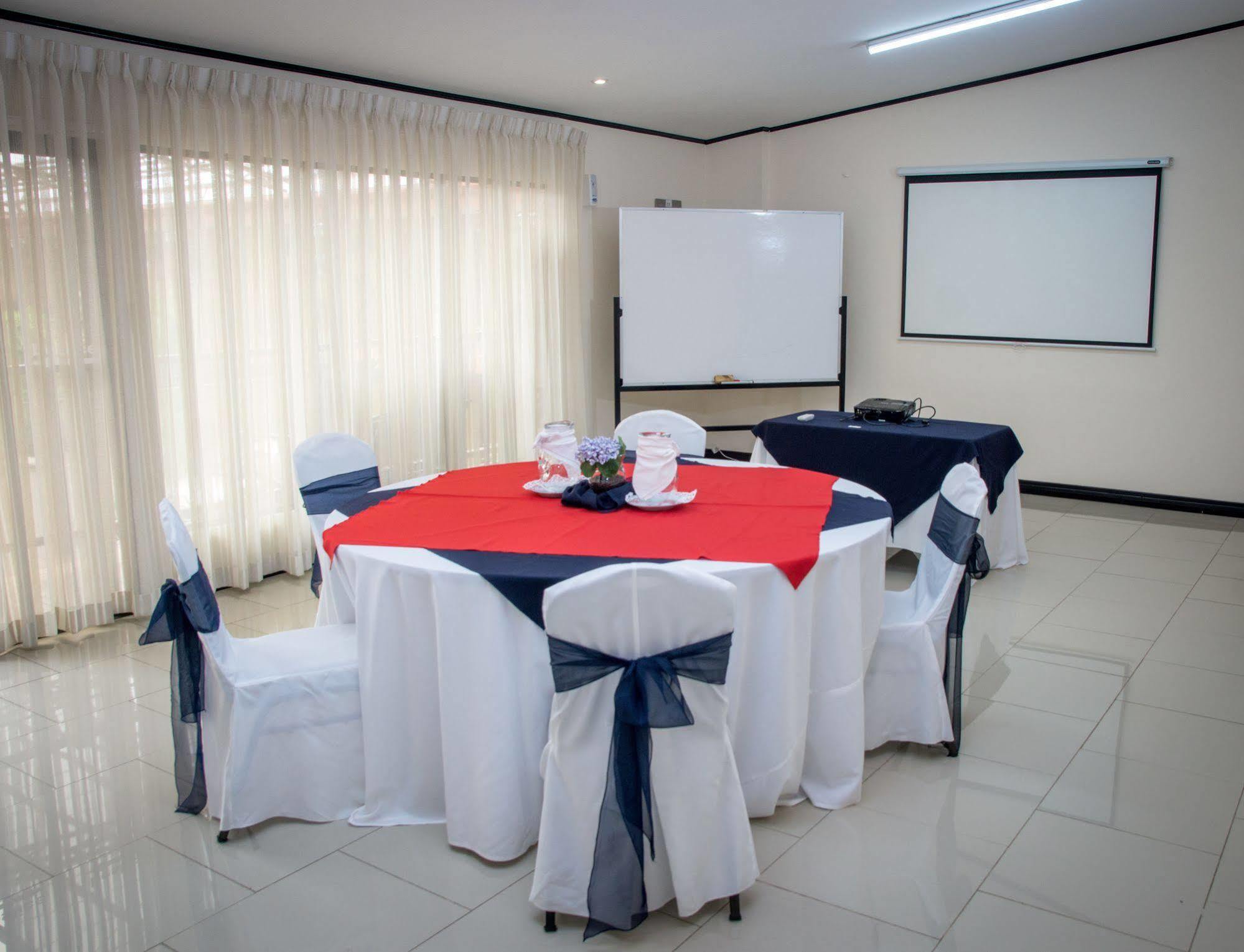 Y Restaurante El Guarco Hotel 3*